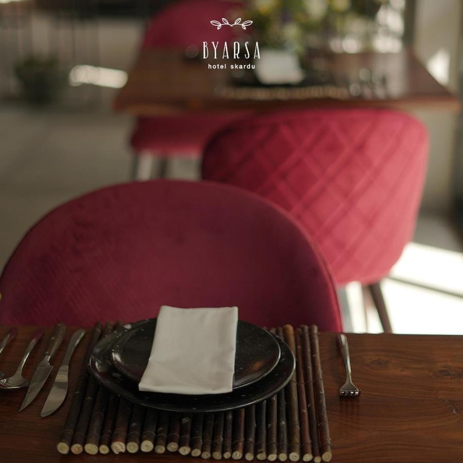 Byarsa Hotel Skardu Ponedas ภายนอก รูปภาพ